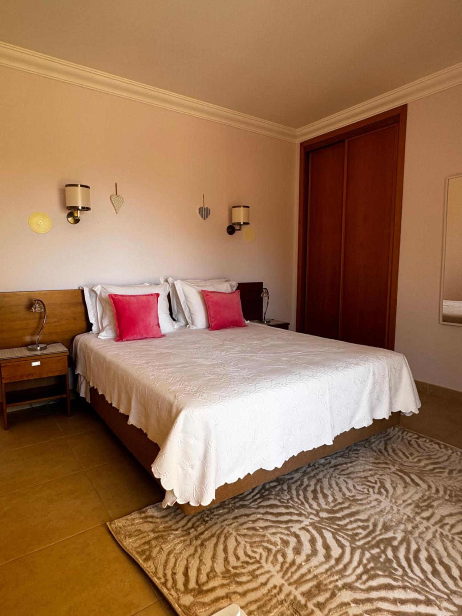 Lucie Lime Guesthouse Luz Exteriör bild