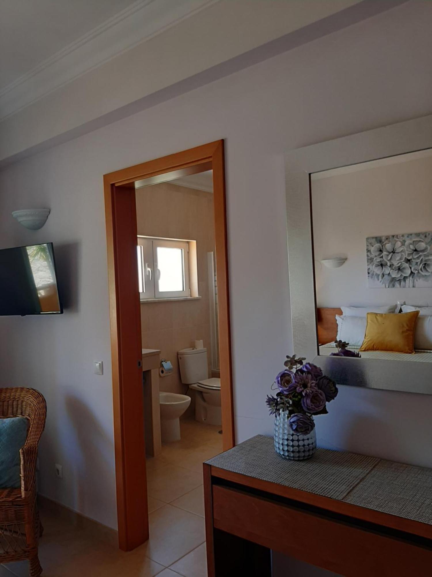 Lucie Lime Guesthouse Luz Exteriör bild