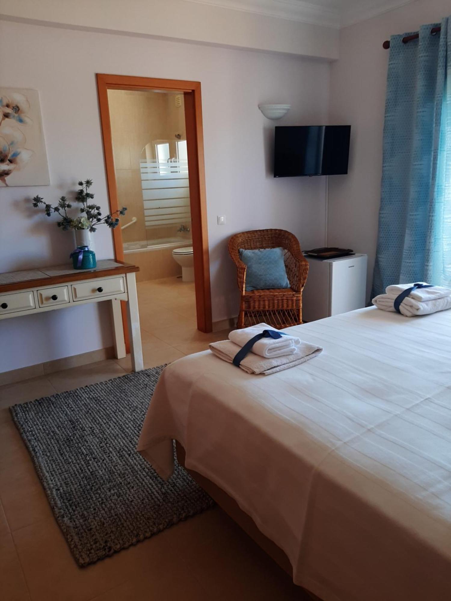 Lucie Lime Guesthouse Luz Exteriör bild